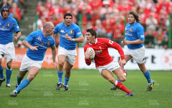 100307 - Italy v Wales - RBS Six Nations - Wales James Hook takes on Alessandro Troncon