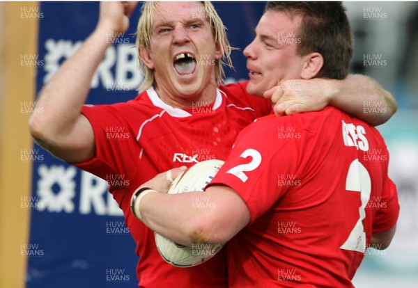 100307 - Italy v Wales - RBS Six Nations - Wales Alix Popham congratulates Matthew Rees on his try