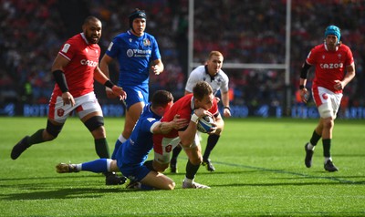 110323 - Italy v Wales - Guinness Six Nations - Liam Williams of Wales scores try