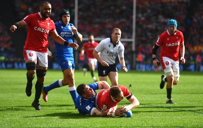 110323 - Italy v Wales - Guinness Six Nations - Liam Williams of Wales scores try