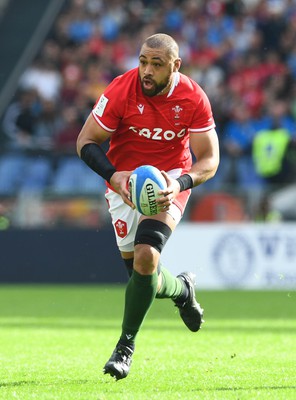 110323 - Italy v Wales - Guinness Six Nations - Taulupe Faletau of Wales gets into space