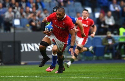 110323 - Italy v Wales - Guinness Six Nations - Taulupe Faletau of Wales scores try