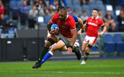 110323 - Italy v Wales - Guinness Six Nations - Taulupe Faletau of Wales scores try