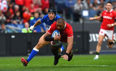 110323 - Italy v Wales - Guinness Six Nations - Taulupe Faletau of Wales scores try