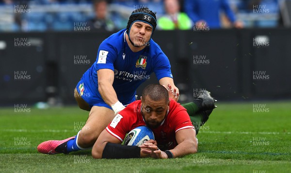 110323 - Italy v Wales - Guinness Six Nations - Taulupe Faletau of Wales scores try