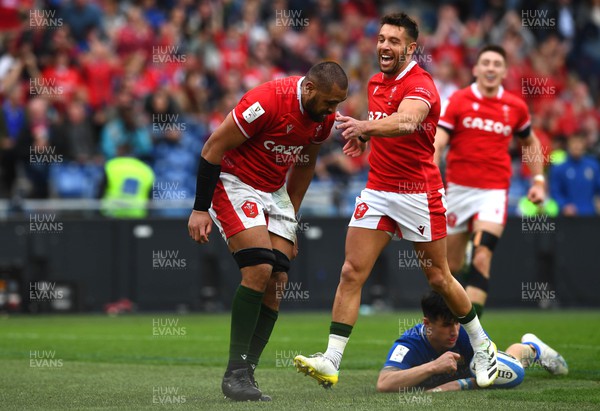 110323 - Italy v Wales - Guinness Six Nations - Taulupe Faletau of Wales celebrates scoring try with Rhys Webb