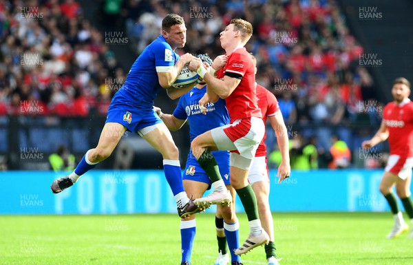110323 - Italy v Wales - Guinness Six Nations - Paolo Garbisi of Italy and Liam Williams of Wales