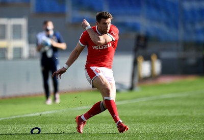 130321 - Italy v Wales - Guinness Six Nations - Dan Biggar of Wales kicks at goal