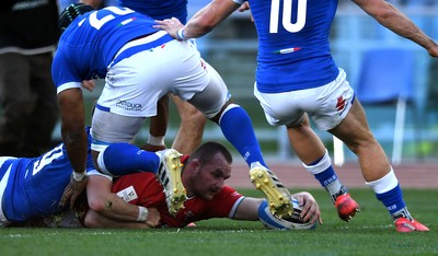 130321 - Italy v Wales - Guinness Six Nations - Ken Owens of Wales scores his second try