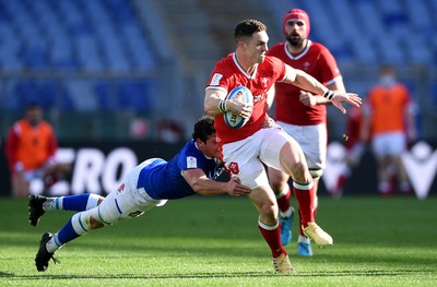 130321 - Italy v Wales - Guinness Six Nations - George North of Wales takes on Michele Lamaro of Italy