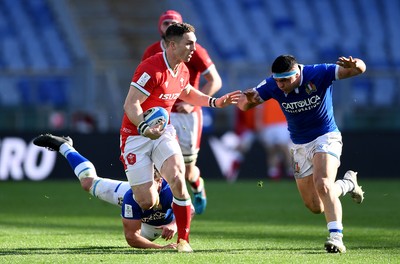 130321 - Italy v Wales - Guinness Six Nations - George North of Wales looks for support