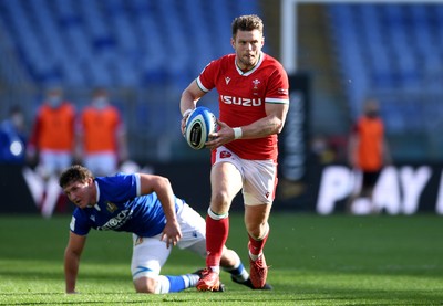 130321 - Italy v Wales - Guinness Six Nations - Dan Biggar of Wales gets into space