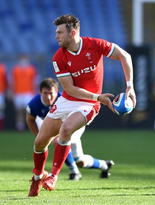 130321 - Italy v Wales - Guinness Six Nations - Dan Biggar of Wales gets into space