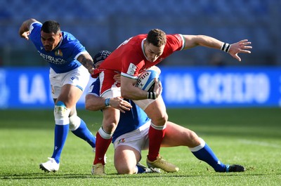 130321 - Italy v Wales - Guinness Six Nations - George North of Wales takes on Montanna Ioane and Luca Bigi of Italy