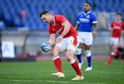 130321 - Italy v Wales - Guinness Six Nations - George North of Wales runs in to score try