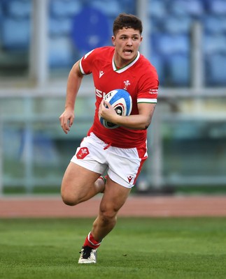 130321 - Italy v Wales - Guinness Six Nations - Callum Sheedy of Wales runs in to score try