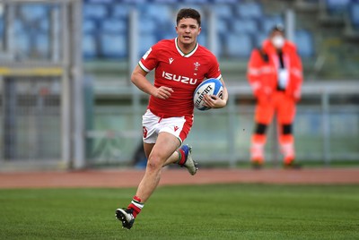 130321 - Italy v Wales - Guinness Six Nations - Callum Sheedy of Wales runs in to score try