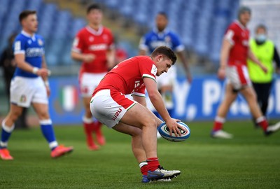 130321 - Italy v Wales - Guinness Six Nations - Callum Sheedy of Wales runs in to score try