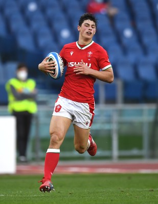 130321 - Italy v Wales - Guinness Six Nations - Louis Rees-Zammit of Wales runs in to score try