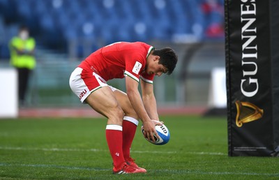 130321 - Italy v Wales - Guinness Six Nations - Louis Rees-Zammit of Wales runs in to score try