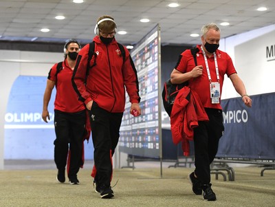 130321 - Italy v Wales - Guinness Six Nations - Aaron Wainwright and Paul Stridgeon arrives