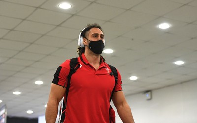 130321 - Italy v Wales - Guinness Six Nations - Josh Navidi arrives