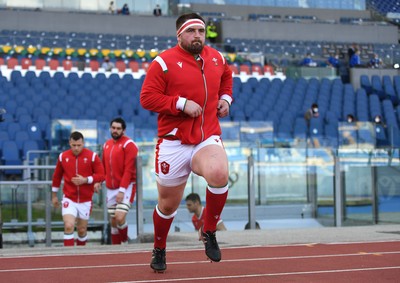 130321 - Italy v Wales - Guinness Six Nations - Wyn Jones of Wales runs out