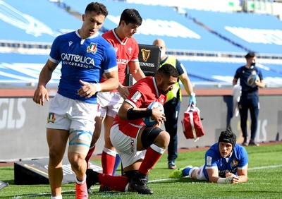 130321 - Italy v Wales - Guinness Six Nations - Taulupe Faletau of Wales celebrates scoring try with Louis Rees-Zammit