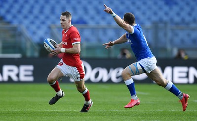 130321 - Italy v Wales - Guinness Six Nations - Liam Williams of Wales looks for space