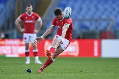 130321 - Italy v Wales - Guinness Six Nations - Dan Biggar of Wales kicks a penalty