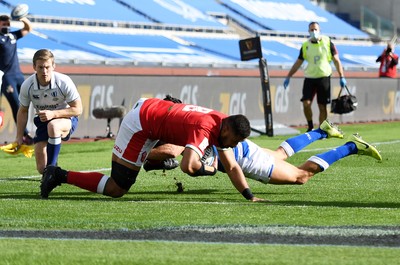 130321 - Italy v Wales - Guinness Six Nations - Taulupe Faletau of Wales scores a try