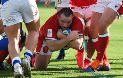 130321 - Italy v Wales - Guinness Six Nations - Ken Owens of Wales gets through to score a try