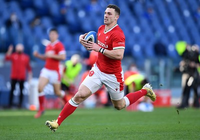 130321 - Italy v Wales - Guinness Six Nations - George North of Wales runs in to score a try