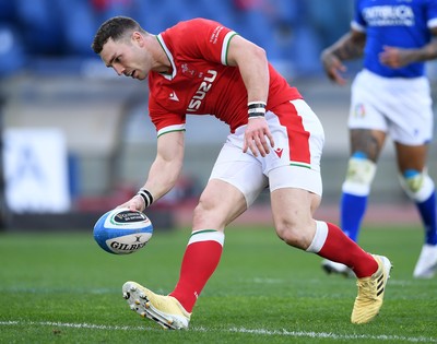 130321 - Italy v Wales - Guinness Six Nations - George North of Wales runs in to score a try