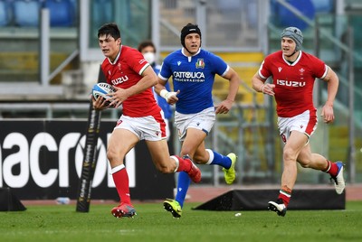 130321 - Italy v Wales - Guinness Six Nations - Louis Rees-Zammit of Wales runs in to score a try after intercepting the ball