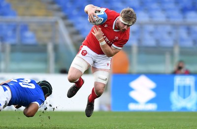 130321 - Italy v Wales - Guinness Six Nations - Aaron Wainwright of Wales evades the tackle of Maxime Mbanda of Italy