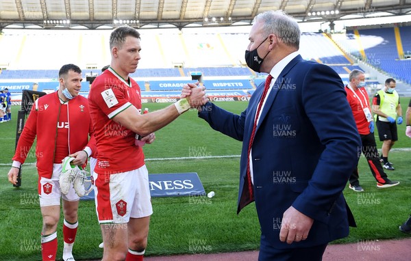 130321 - Italy v Wales - Guinness Six Nations - Liam Williams with Wales head coach Wayne Pivac at full time