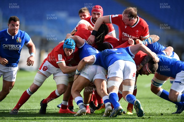 130321 - Italy v Wales - Guinness Six Nations - Justin Tipuric and Alun Wyn Jones of Wales during a maul