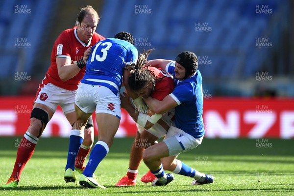 130321 - Italy v Wales - Guinness Six Nations - Josh Navidi of Wales takes on Juan Ignacio Brex and Carlo Canna of Italy