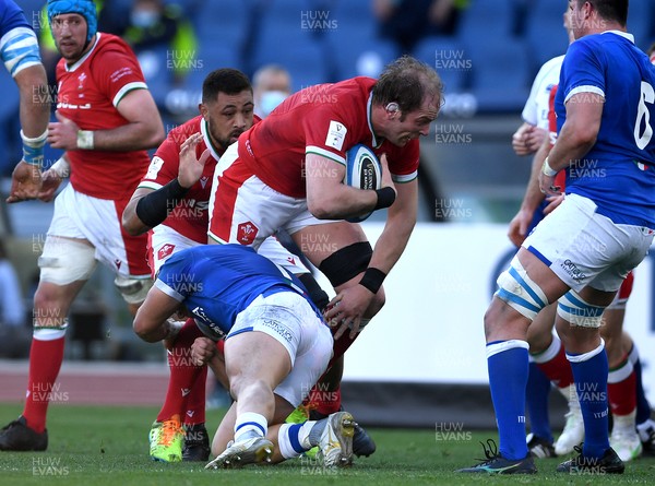 130321 - Italy v Wales - Guinness Six Nations - Alun Wyn Jones of Wales looks for a way through