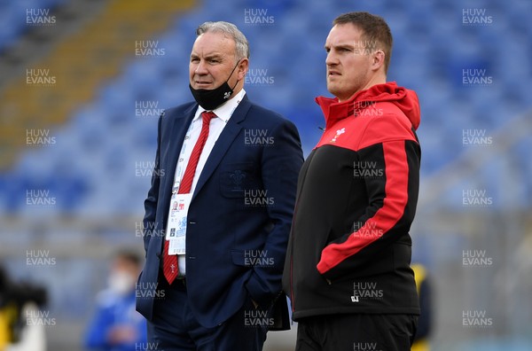 130321 - Italy v Wales - Guinness Six Nations - Wales head coach Wayne Pivac and Gethin Jenkins during the warm up