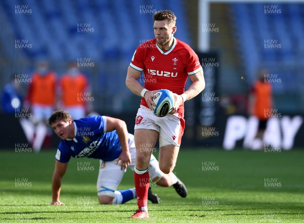 130321 - Italy v Wales - Guinness Six Nations - Dan Biggar of Wales gets into space