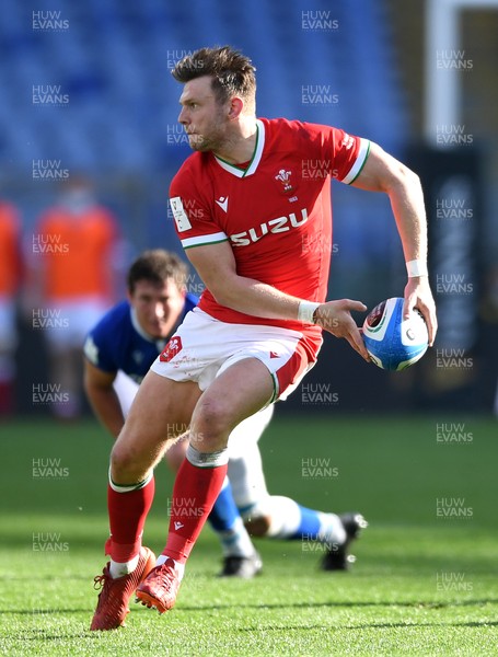 130321 - Italy v Wales - Guinness Six Nations - Dan Biggar of Wales gets into space