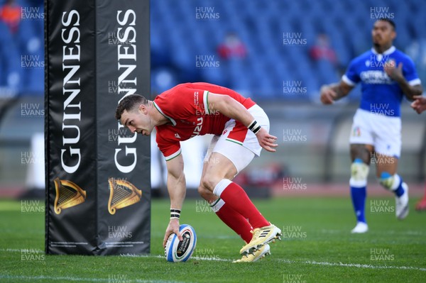 130321 - Italy v Wales - Guinness Six Nations - George North of Wales runs in to score try