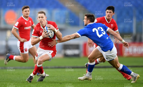 130321 - Italy v Wales - Guinness Six Nations - Liam Williams of Wales gets past Edoardo Padovani of Italy