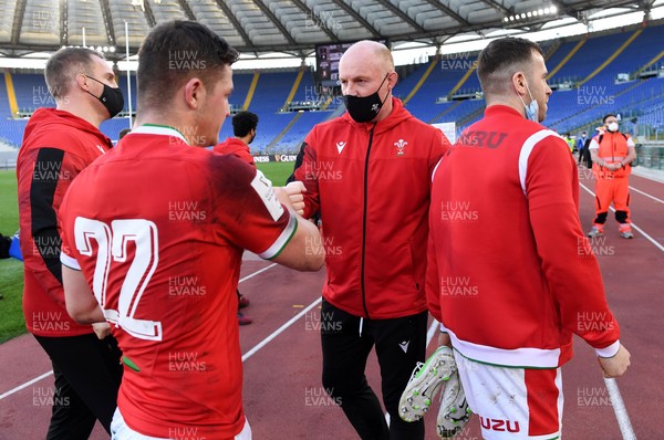 130321 - Italy v Wales - Guinness Six Nations - Callum Sheedy of Wales and Martyn Williams at the end of the game