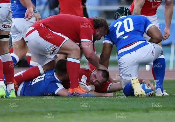 130321 - Italy v Wales - Guinness Six Nations - Ken Owens of Wales scores his second try