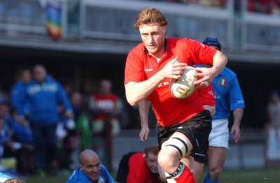 150203 - Italy v Wales - Six Nations Championship - Steve Williams of Wales dives in to score try 