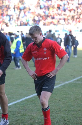 150203 - Italy v Wales - Six Nations Championship - Wales' Dwayne Peel leaves the field dejected