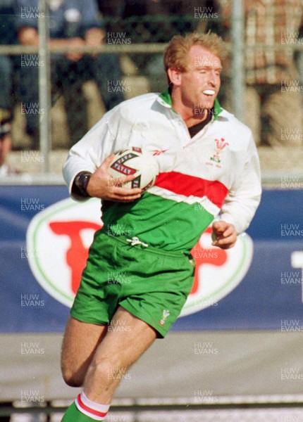 200399 - Italy v Wales - International Friendly -  Gareth Thomas smiles as he runs in to score his second try